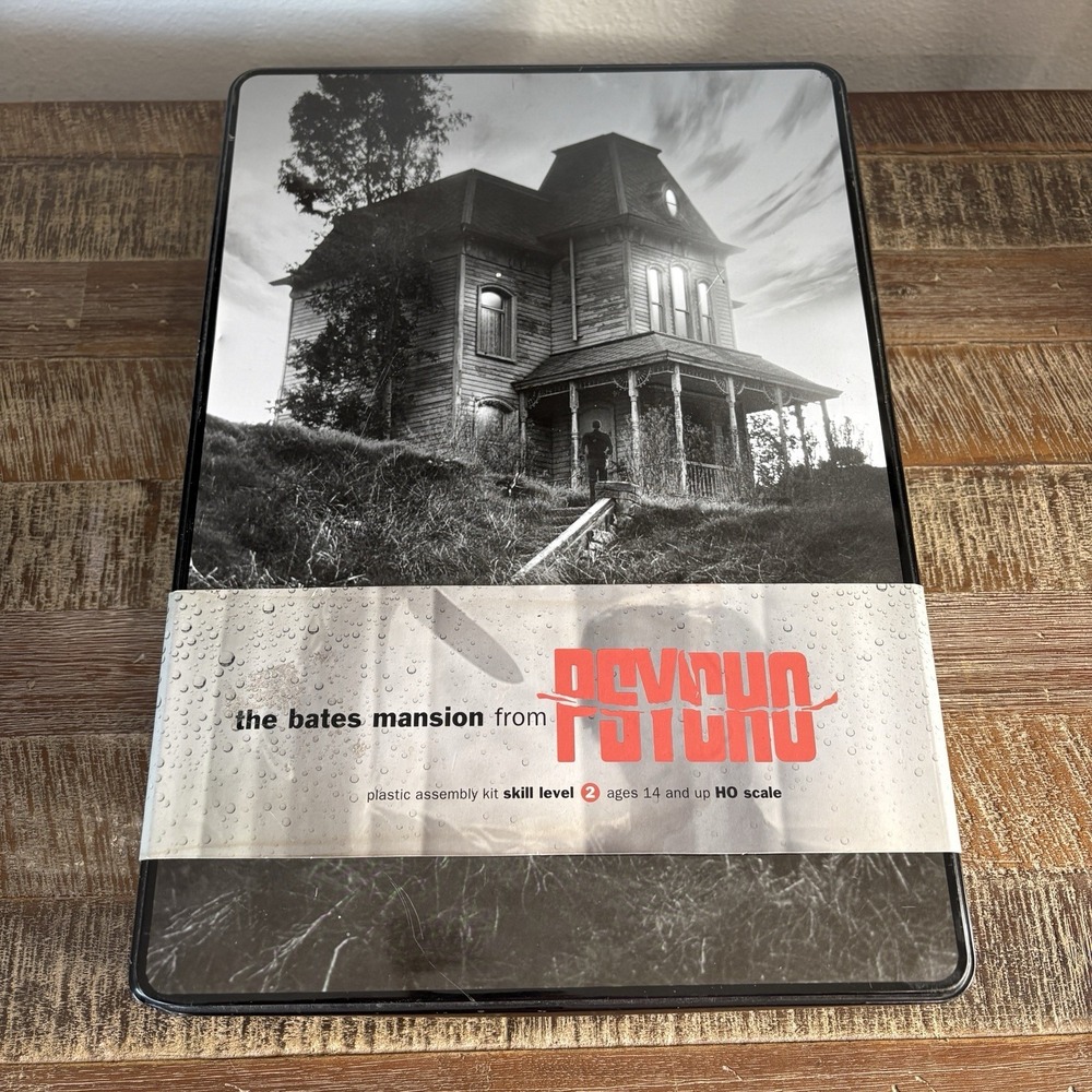 Polar Lights Psycho Bates Mansion 50th Anniv HO Scale Model Kit Sealed Contents